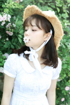 女班长哭着说不能生孩子视频